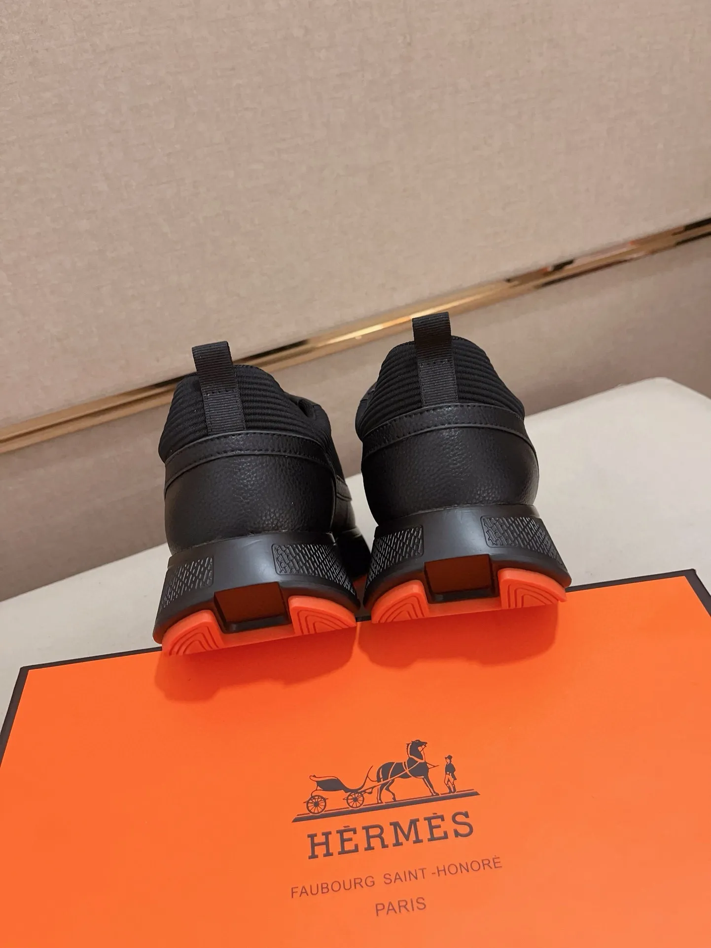 Men's clothing and shoes💰: 440💰《HERMES》【Classic original single version】Hermès; top 🔝purchasing agent🔍🔍men's latest 🇺🇸 counter sales simultaneously, imported from Italy original ▲▲cowhide ▲▲ (high-end, nobility, class) ) Exquisite workmanship (Italian 🇮🇹 imported water-dyed 🐂 cowhide lining) sole: original sole provided by the original factory, ⚠️exclusive double-layer activity·TPR·rubber·combined molded outsole; super comfortable·wear-resistant·non-slip·environmental protection The real thing is more beautiful if you take the real thing (high quality, follow the order). You can enter and exit the counter at will * Number of yards: 38-44 (45 can be customized and cannot be returned or exchanged)